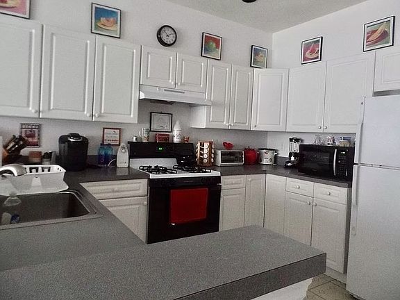 3rd image of 192 Windward Dr