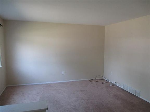 5th image of 203 N Christine Cir