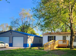 104 Aaron Dr, Burns, TN 37029