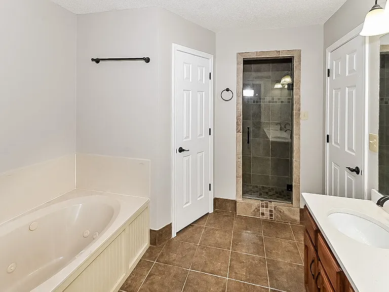 2780 White Oak Dr — Photo 11
