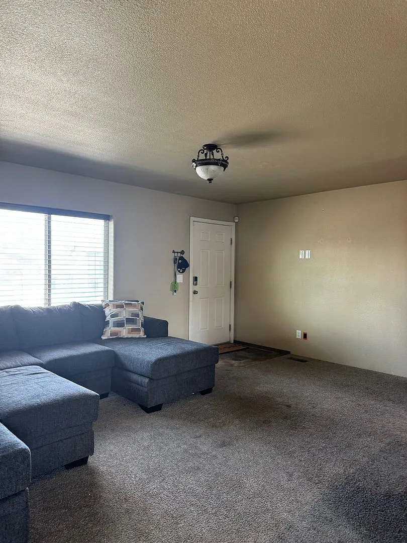 Nice 3 Bedroom/ 2 Bath in Elko — Photo 3