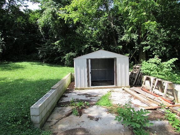 3rd image of 109 Lowell Ave