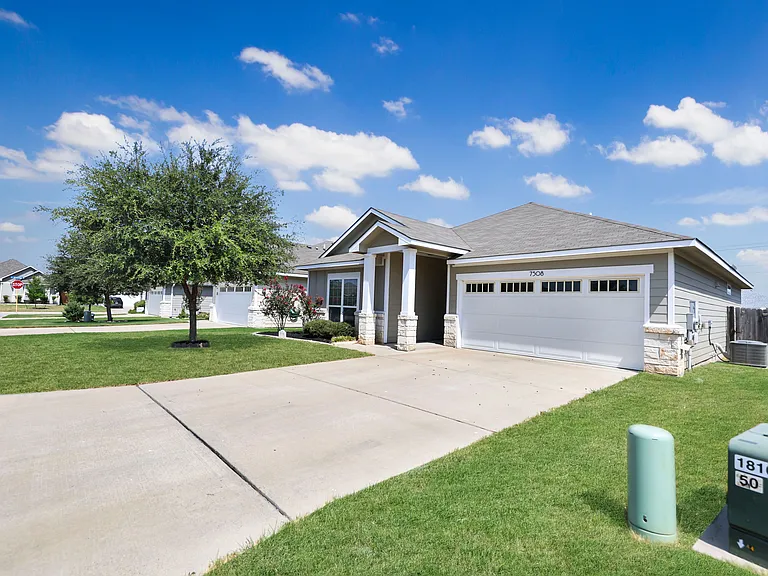 7508 Hudson Grove Dr — Photo 2