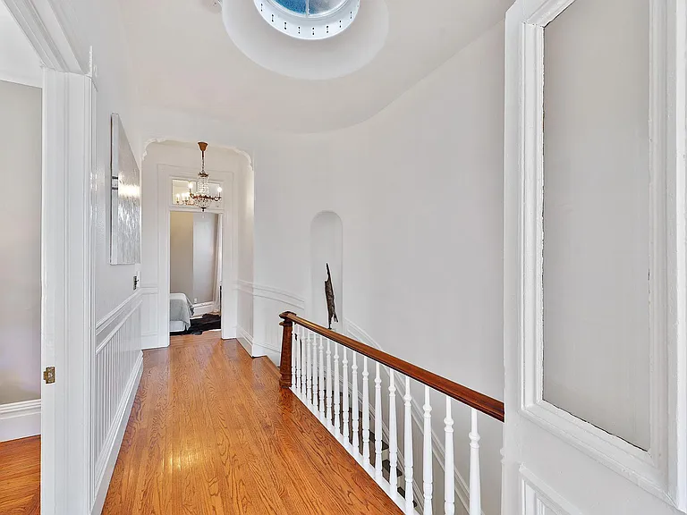 725 Webster St — Photo 7