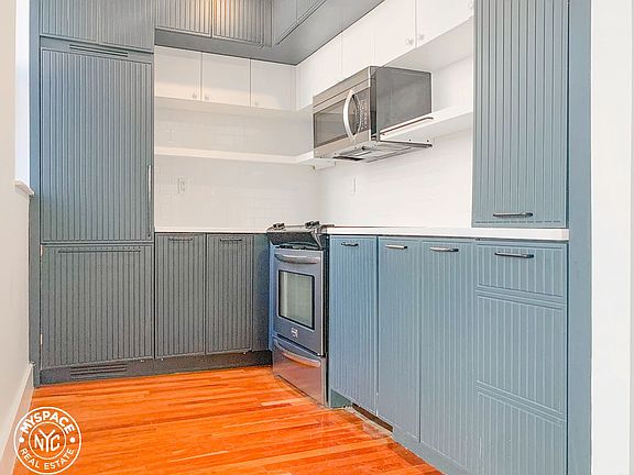 2nd image of 181 Bainbridge St #113