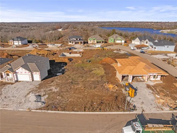 25032 W 141st Ter, Olathe, KS 66061