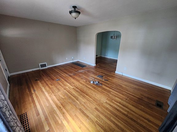 3rd image of 1537 N Burns St