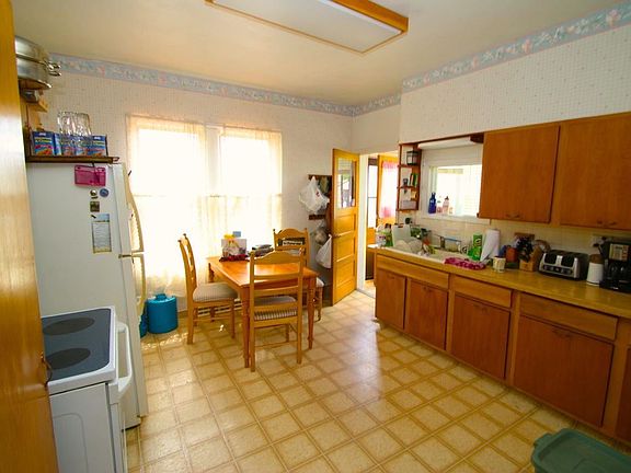 4th image of 1005 W 4th St