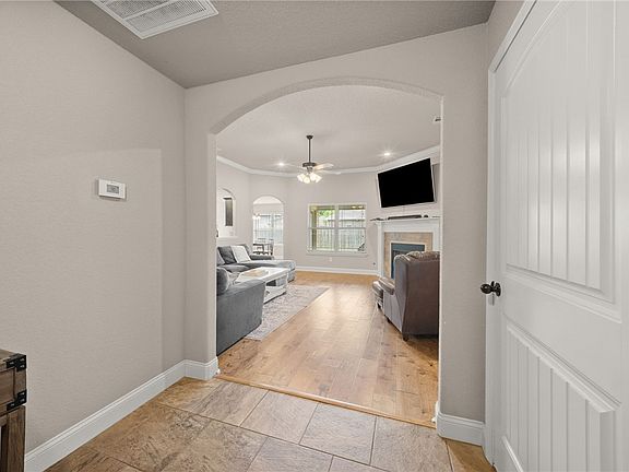 5th image of 3889 Solitude St