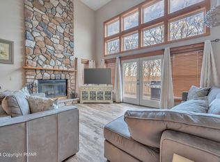 206 Sycamore Ct, Tannersville, PA 18372