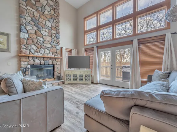 206 Sycamore Ct, Tannersville, PA 18372