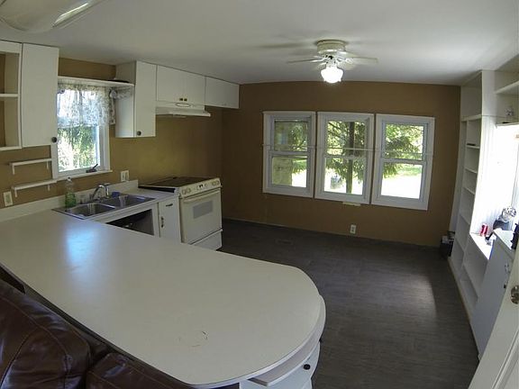 2nd image of 5661 Lakeview Ave