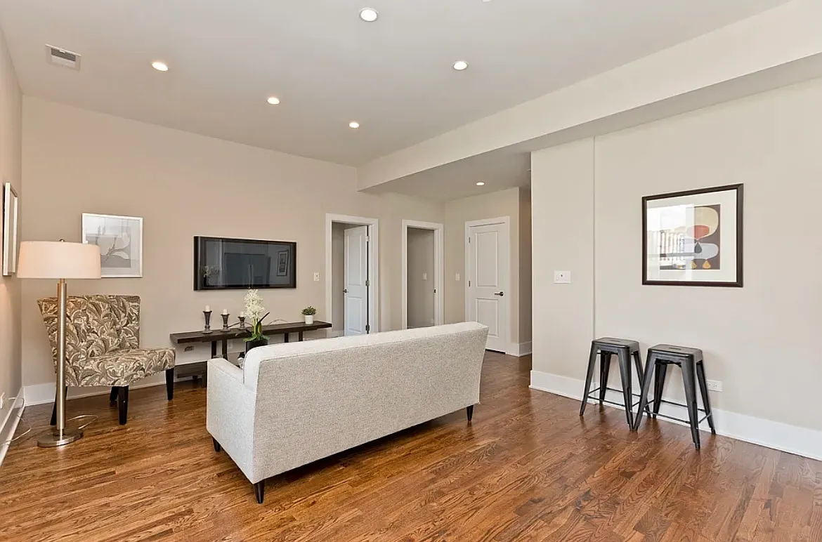 Building Photo - 4349 N Hazel St #27