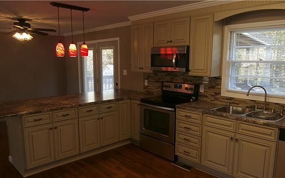 3rd image of 23 Eastwood Dr