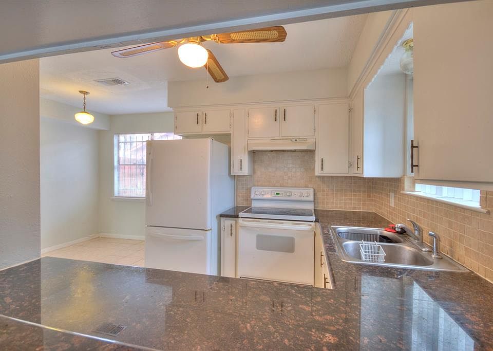 1st image of 311 E 10th St