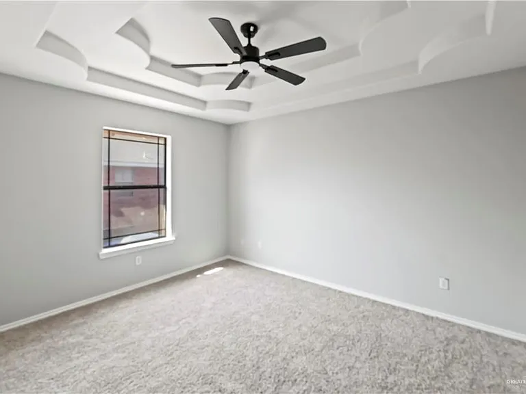 106 S 48th Ln — Photo 6