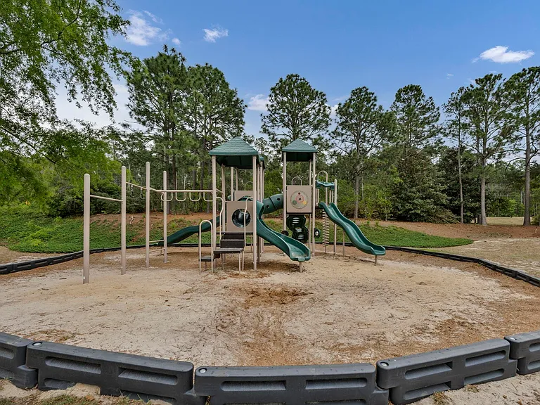 109 Cotoneaster Dr — Photo 24