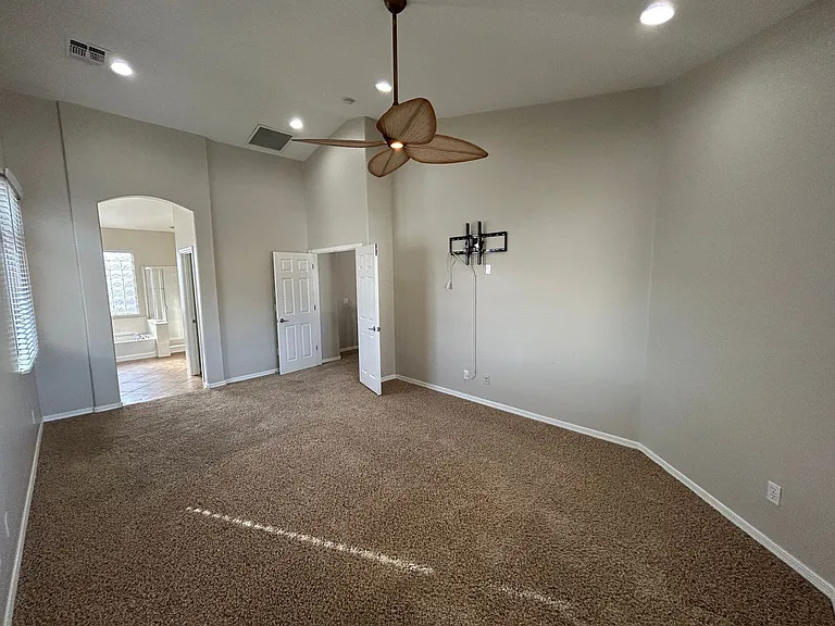 5411 W Rowel Rd — Photo 17