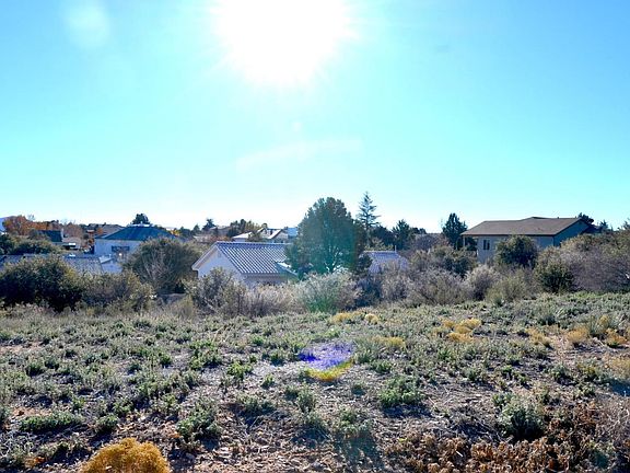 4th image of 701 N Navajo Dr