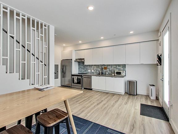 Townhouse Common Kitchen/Lounge