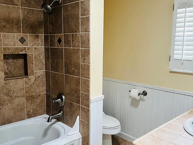 1317 Lancaster St — Photo 6