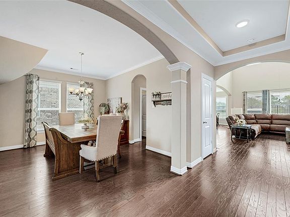 5th image of 340 Woodway Dr