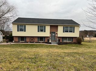 13611 Crossroads Ave, Felton, PA 17322
