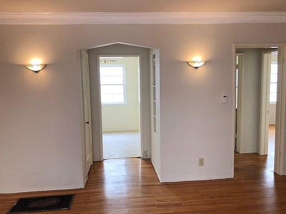 4th image of 458.5 N Gardner St