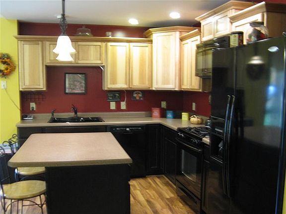 3rd image of 482 NW Beechwood Dr