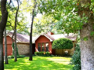 409 Greenleaf Dr, Azle, TX 76020