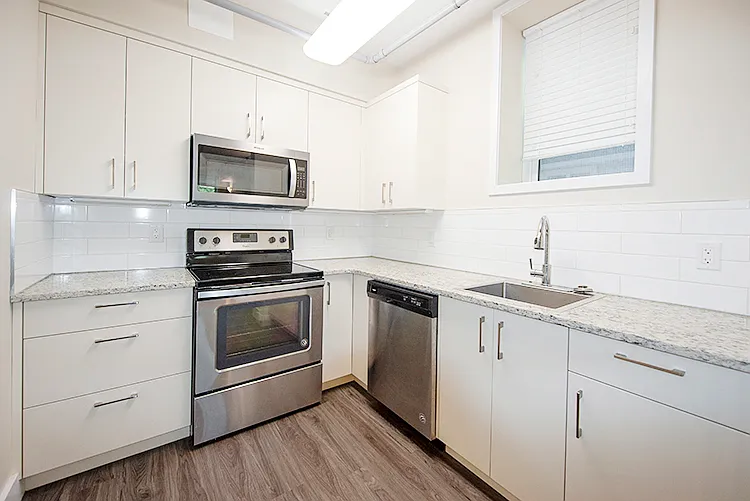 834 Grosvenor Ave — Photo 20