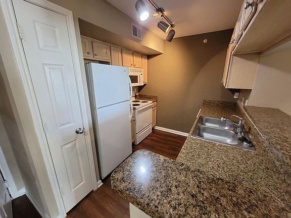 2nd image of 1011 Leah Ave #1017