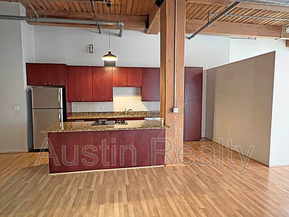 2nd image of 901 Washington Ave Unit 306