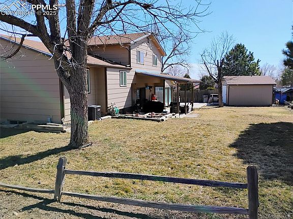 4th image of 12 Hampton Ln