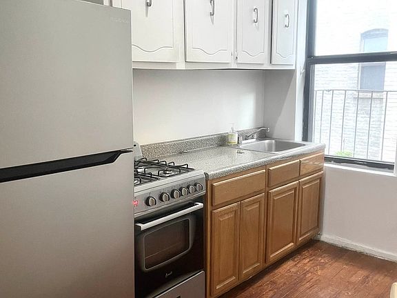 3rd image of 240 E 9th St APT 7