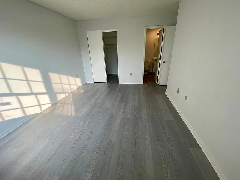 1037 Edpas Rd — Photo 2