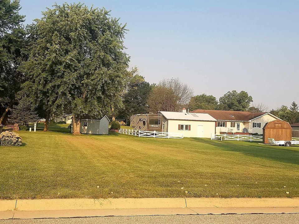 2nd image of 804 3rd St SE