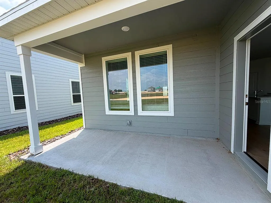 4 bed, 2.5 bath, 2081 sqft, $2,800 — Photo 2