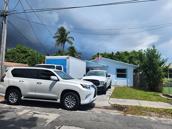 3rd image of 712 NW 5th Court