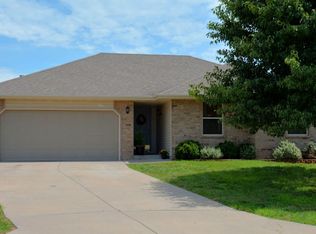 826 S Hazelnut Ave, Springfield, MO 65802