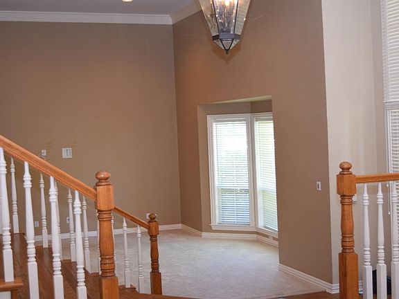 3rd image of 624 Timbercrest Cir