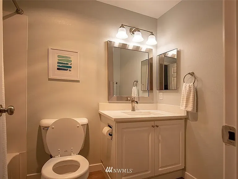 6811 SE Cougar Mountain Way — Photo 9