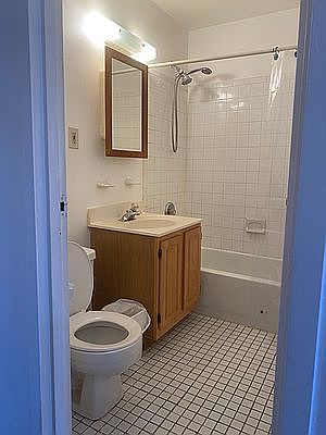 5th image of 164 Sumpter St #2