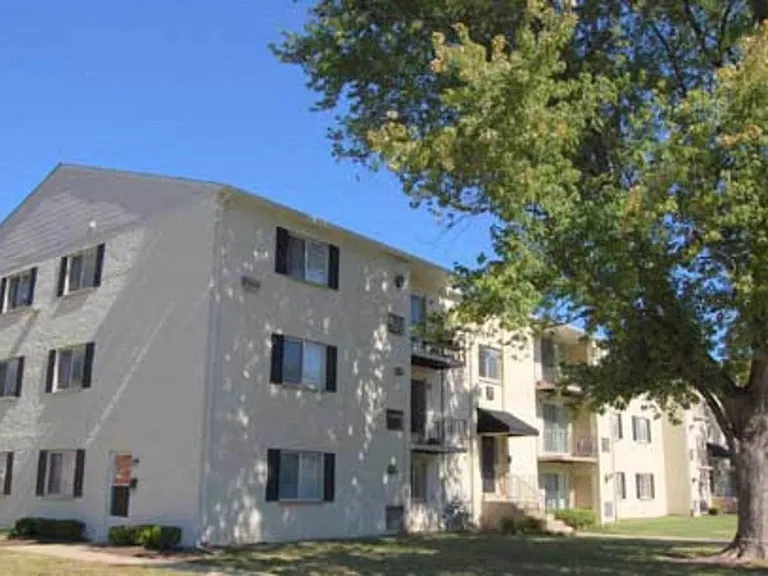 Chesterfield Apartment Homes — Photo 30