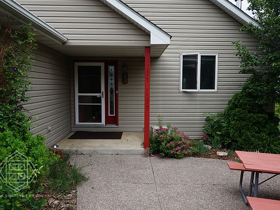 3rd image of 40 E Lake St