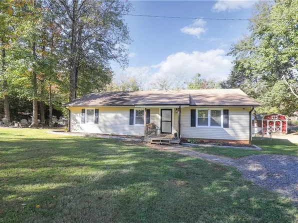234 College Ln, Reidsville, NC 27320
