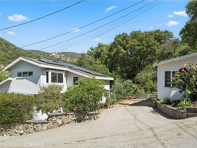 1377 Lewellyn Dr — Photo 5