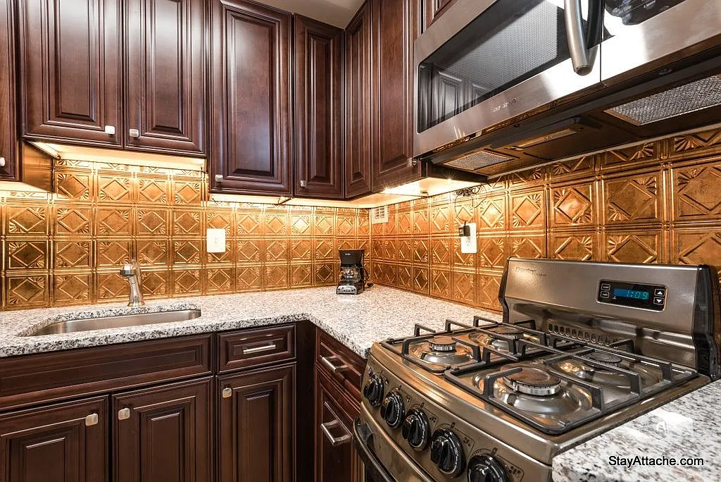 1 bed, 850 sqft, $2,370 — Photo 3