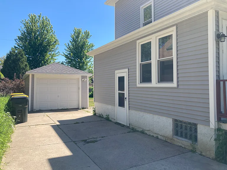 1823 E Marion St — Photo 17