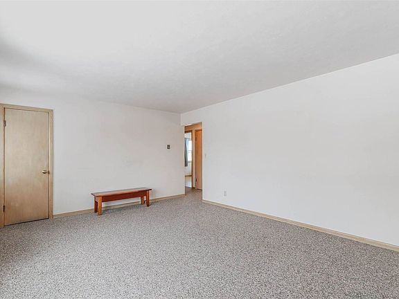 4th image of 221 13th Ave S